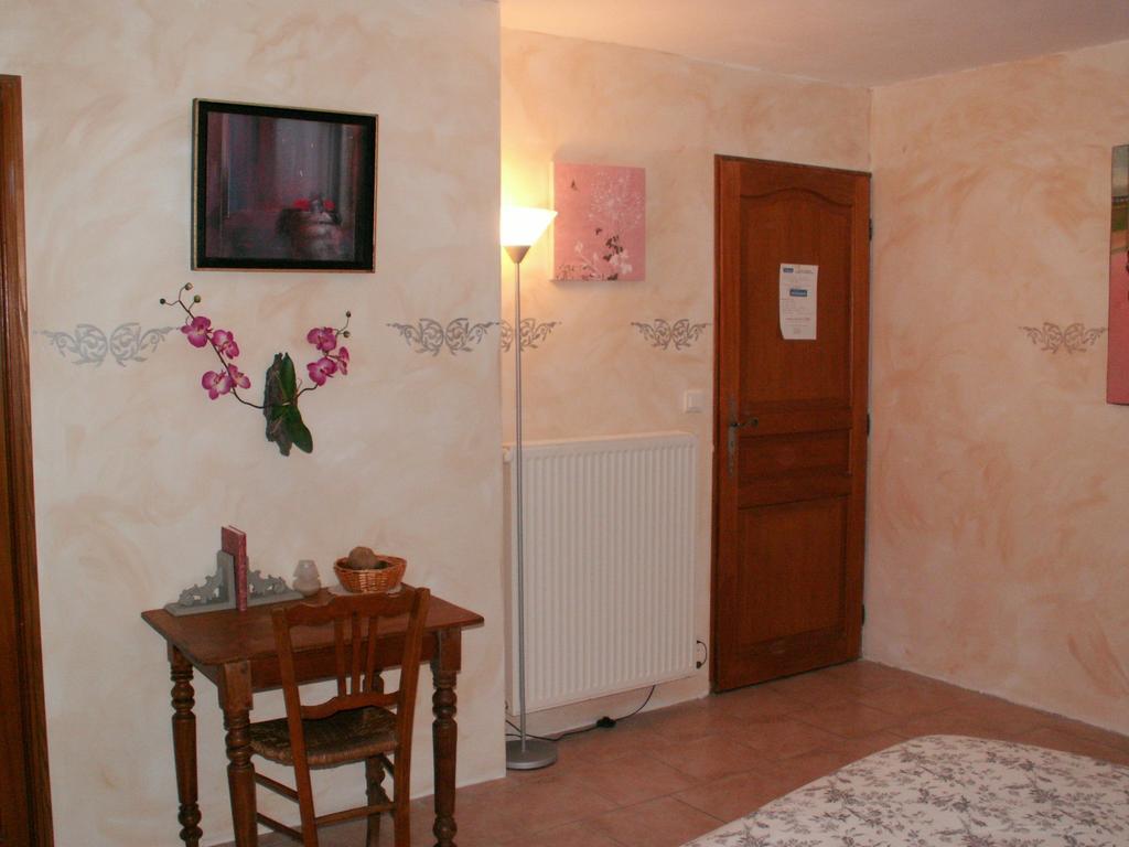 Hotel La Chartreuse Poilly-sur-Tholon Pokoj fotografie