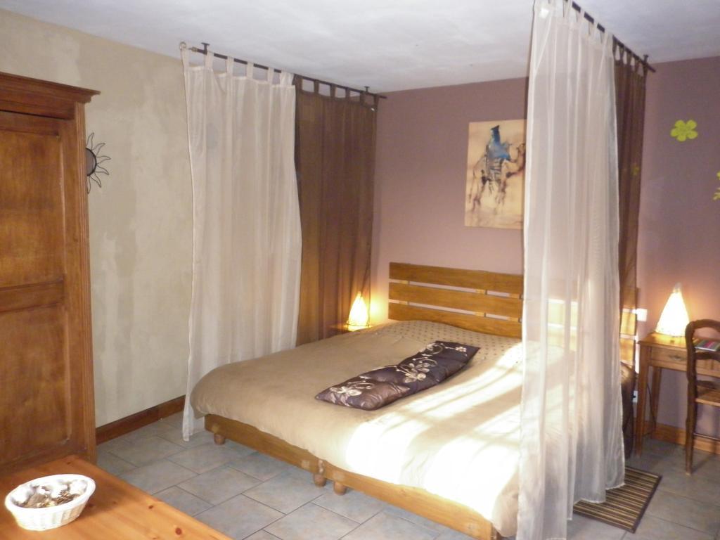 Hotel La Chartreuse Poilly-sur-Tholon Pokoj fotografie