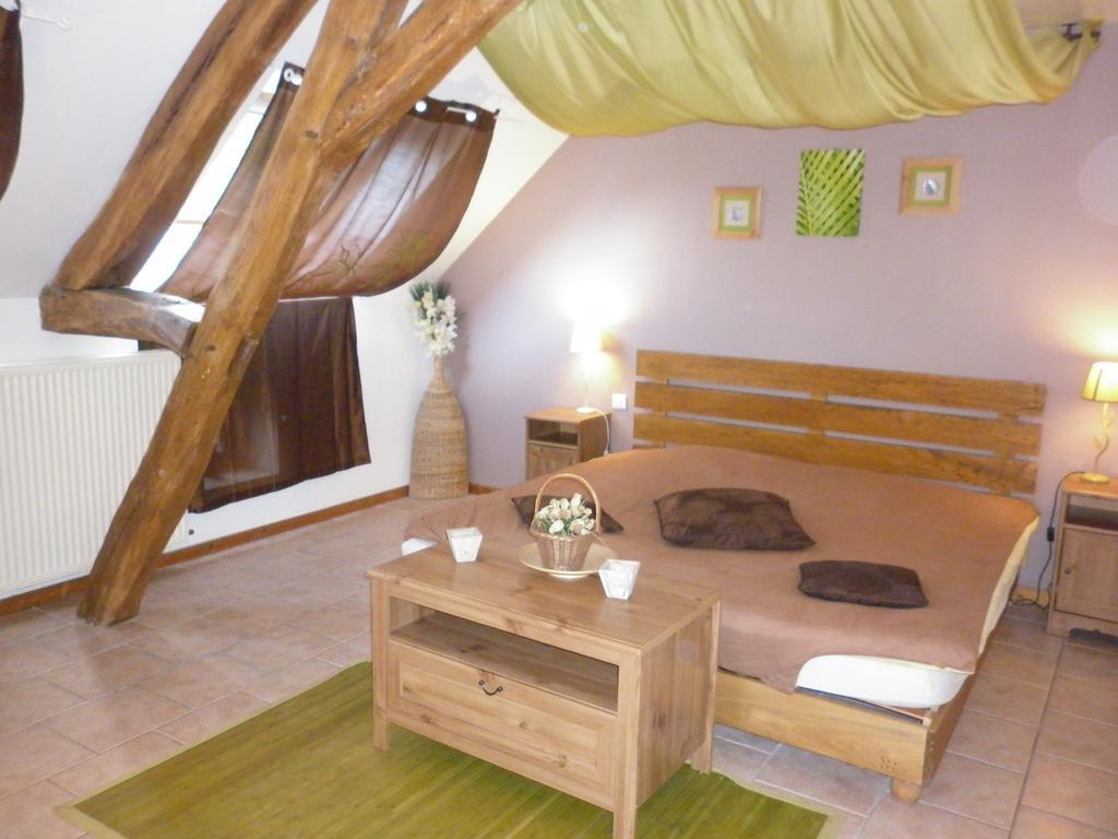 Hotel La Chartreuse Poilly-sur-Tholon Pokoj fotografie
