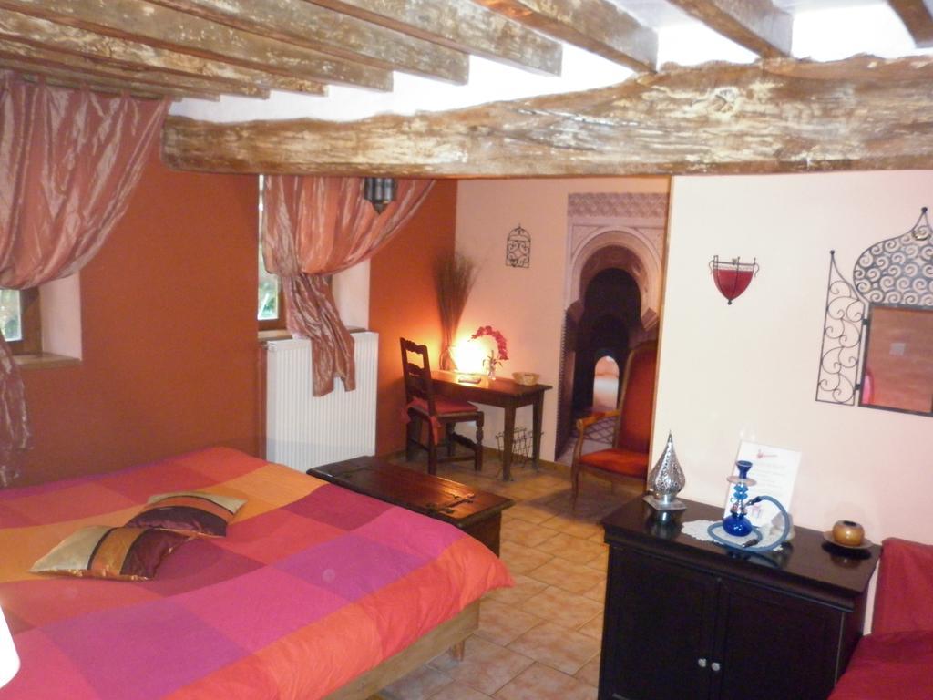 Hotel La Chartreuse Poilly-sur-Tholon Pokoj fotografie